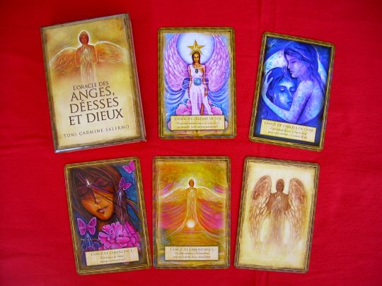 L'Oracle des Anges, Déesses et Dieu, Anges, déesses vous font partager leur savoir, vous offre une pensée positive et vous transmet une vibration particulière
