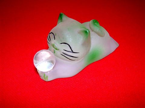Petit chat chinois porte bonheur vert